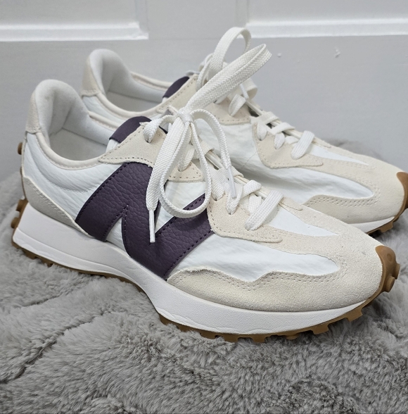 New Balance 327 - Picture 2 of 7